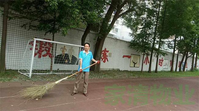 湖大附中：重點中學(xué)校園保潔